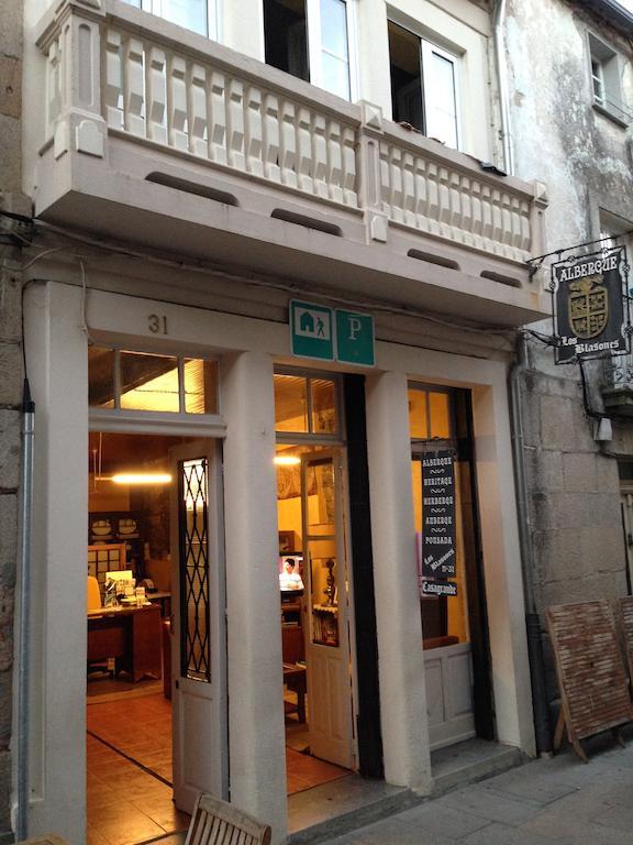Albergue Los Blasones Sarria Buitenkant foto
